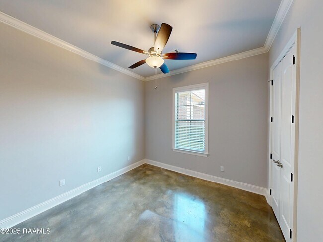 Building Photo - 405 Dunvegan Ct