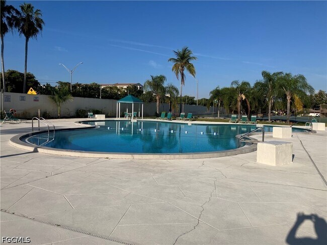 Building Photo - 4305 Island Cir