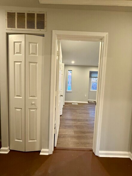 Building Photo - 238 Stevenson Sq