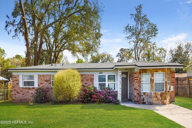 Primary Photo - 8360 Red Holly Ln
