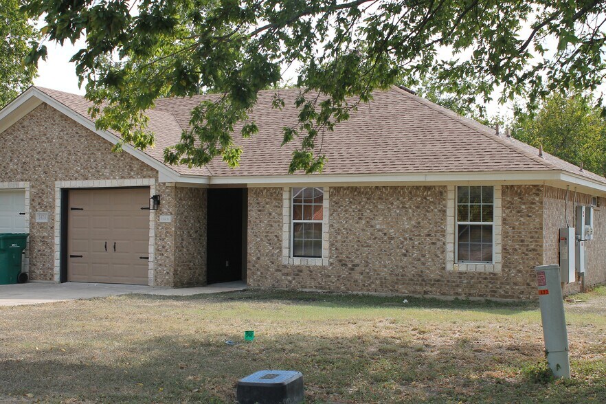 Building Photo - 1424 Shoshoni Trl
