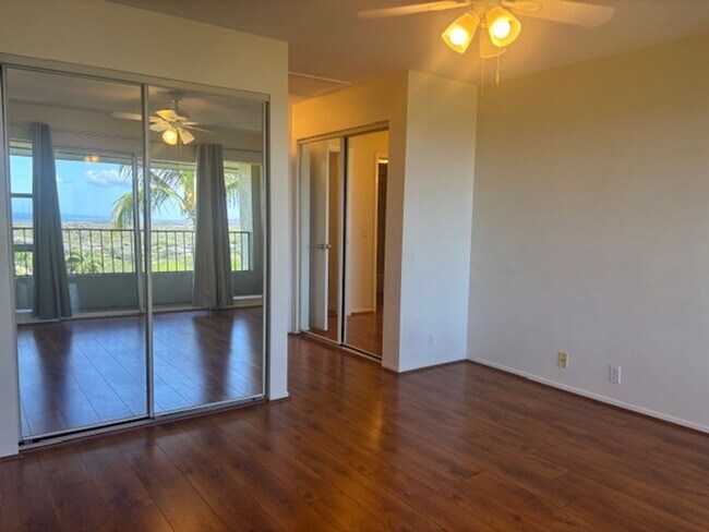 Building Photo - 3 Bedroom / 3 Bath Condo with Ocean Views