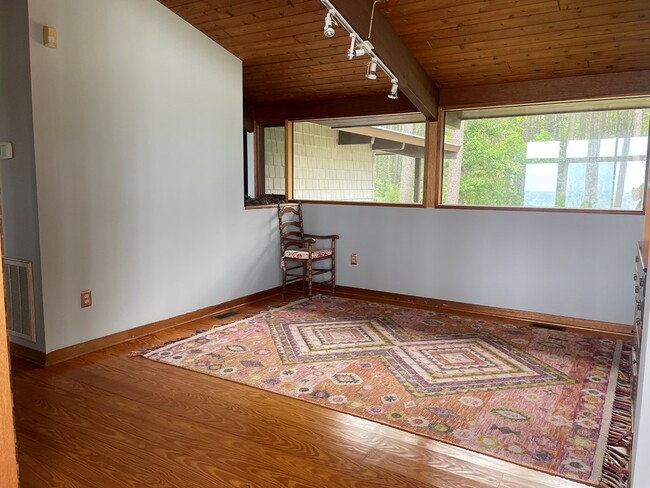 Building Photo - 4680 Peaceful Shores Dr
