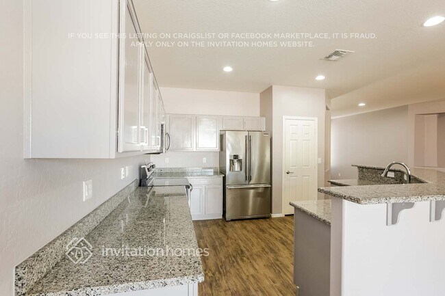 Building Photo - 7120 S 24th Ln