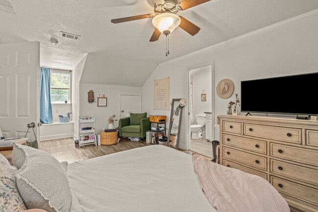 Building Photo - TCU-3518 Westcliff Rd