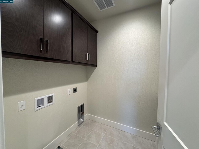 Building Photo - 140 Labrusca Dr