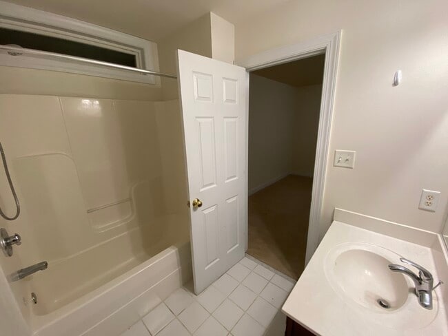 Building Photo - 3401 Bartley Pond Pl