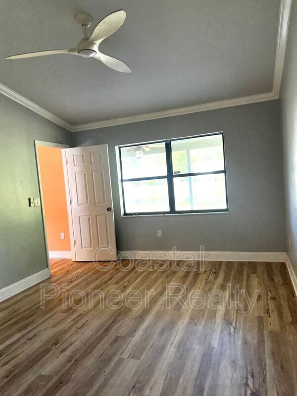 Building Photo - 3233 Oakwood Pl