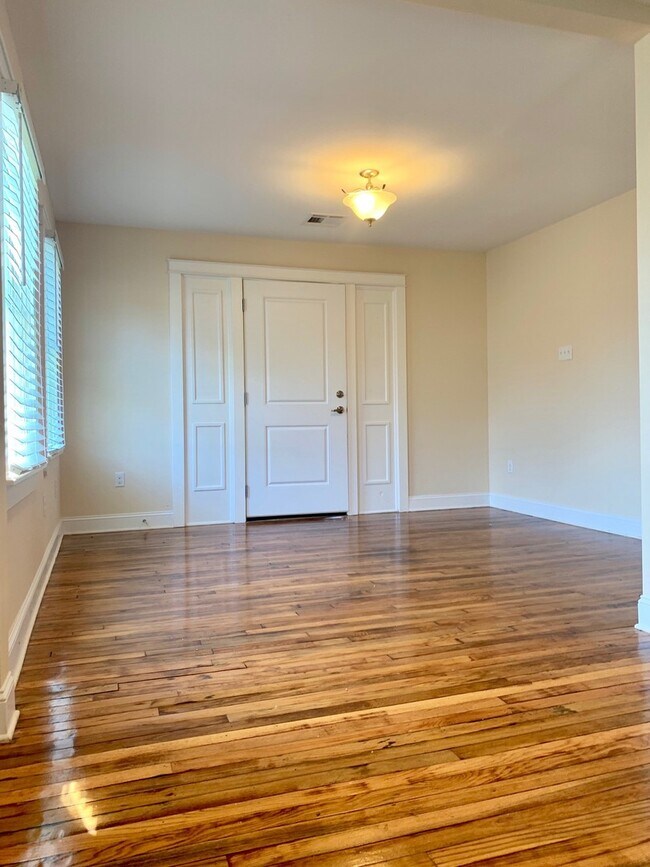 Building Photo - 9540 Stroelitz St