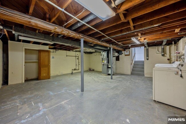 Building Photo - 327 Webster Dr