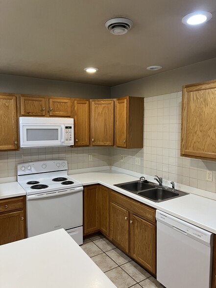 Kitchen 2 - 220 Helen St