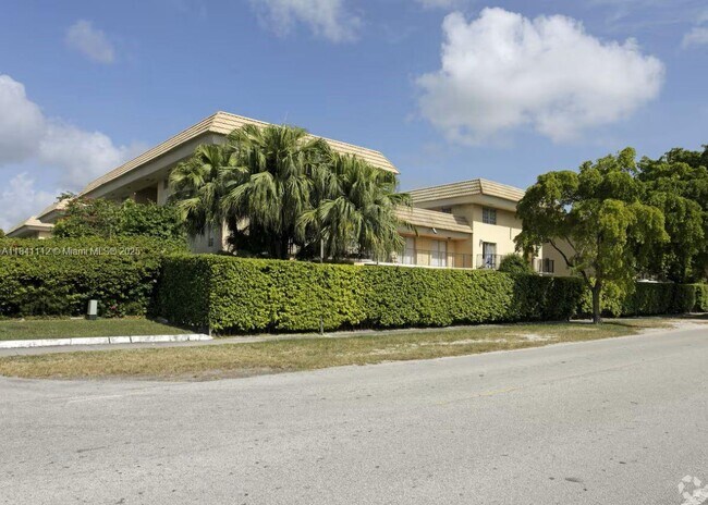 Building Photo - 8550 SW 109th Ave