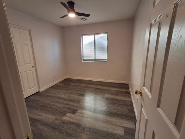 Building Photo - 29109 N Yellow Bee Dr