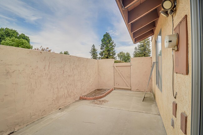 Building Photo - 5400 Dunsmuir Rd