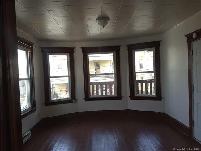 Primary Photo - 206-208 Lounsbury St