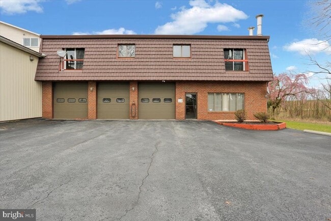 Building Photo - 1613 Shoey Rd