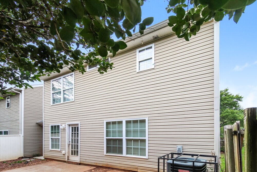 Building Photo - 401 Kendall Ln