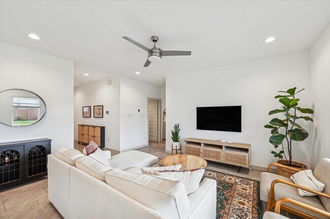 Building Photo - 3814 Sparkman Ln