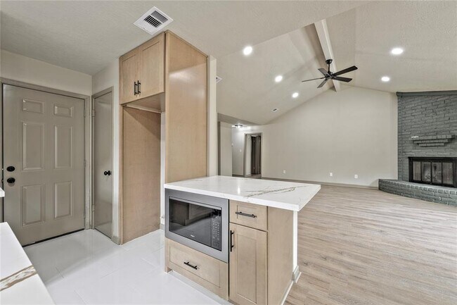 Building Photo - 6523 Brookgate Dr