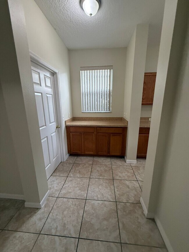 Building Photo - Chickasaw Place 3 Bedroom +Office or 4th B...