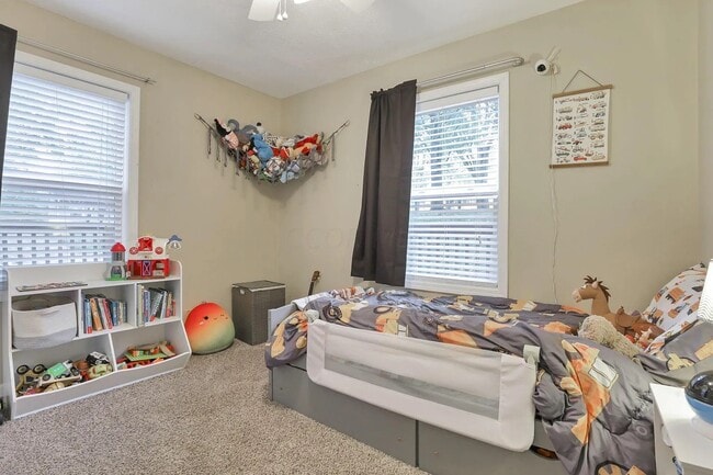 Building Photo - 455 Lakeview Dr