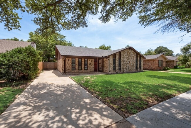 Building Photo - 1108 Janell Dr