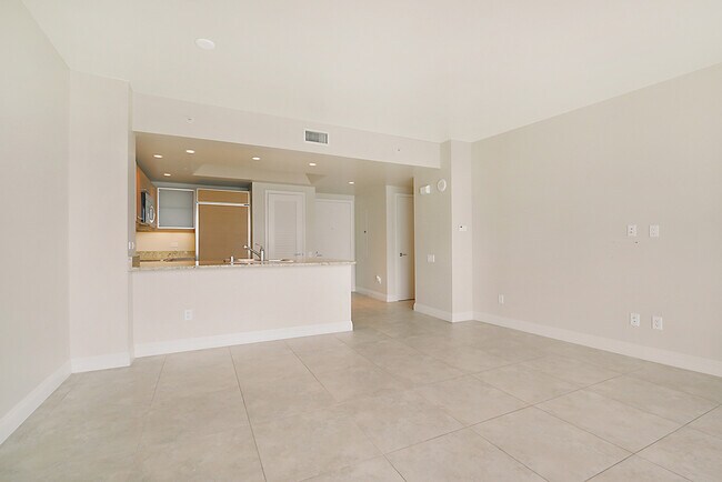 Building Photo - Turnberry Towers 2105W-Stunning City Views...