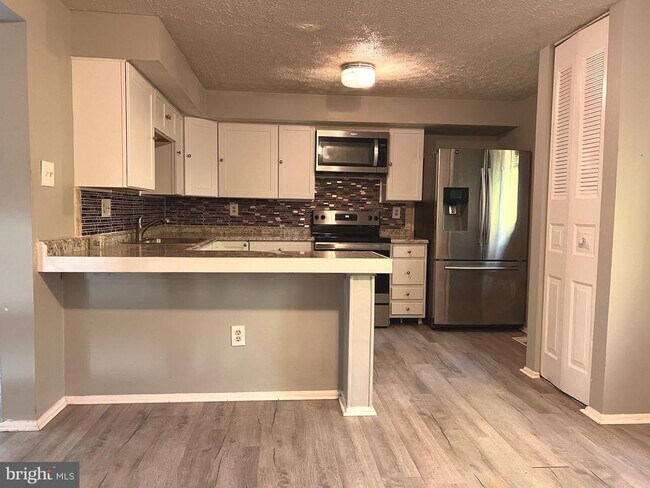 Building Photo - 8104 Willowdale Ct