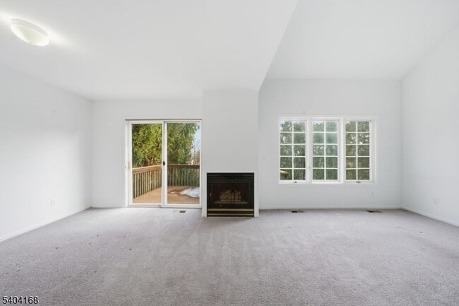 Building Photo - 4 Deer Hill Ct