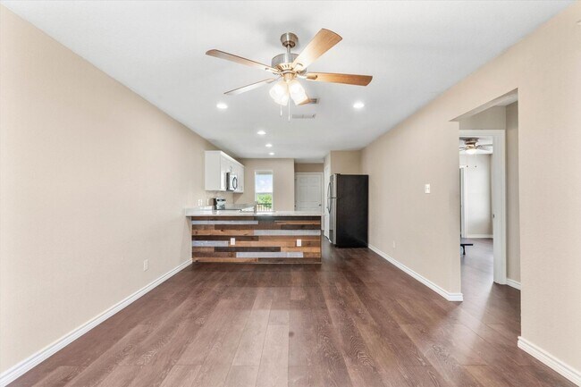 Building Photo - 1406 Courtney Pl