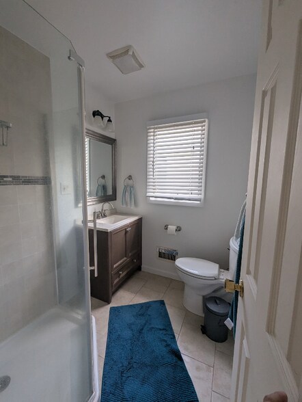 Building Photo - 34 Nesaquake Ave