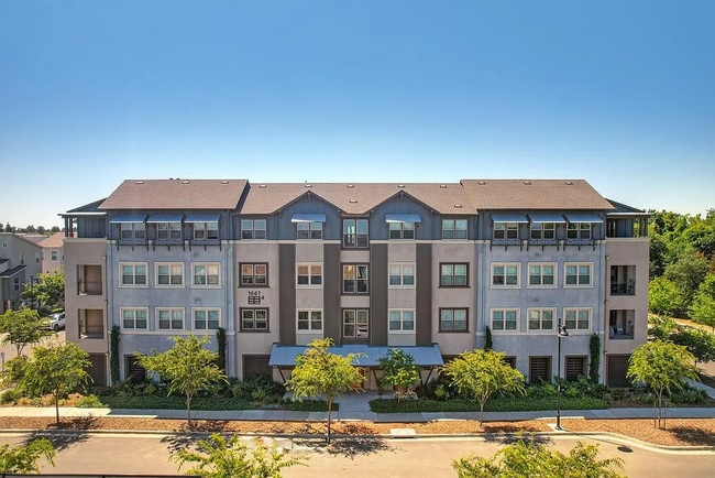 Primary Photo - Premier 2/2 Condo in The Cannery- $500 OFF...