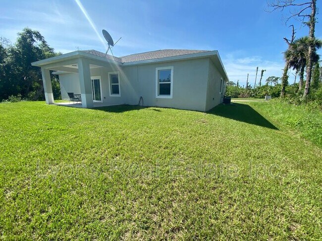 Building Photo - 302 Albatross Rd