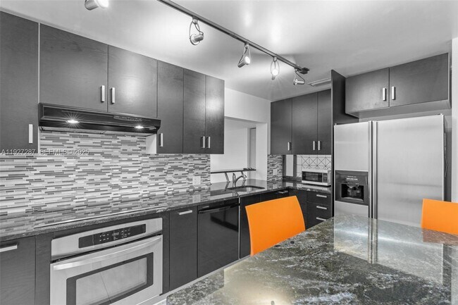 Building Photo - 10824 SW 132nd Cir Ct