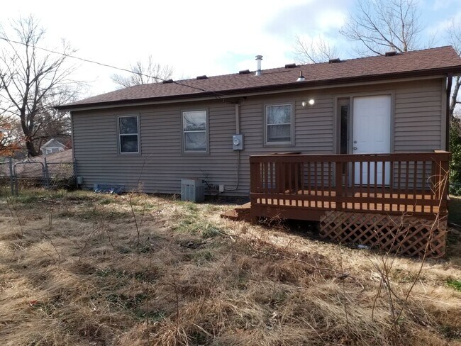 Building Photo - AVAILABLE NOW! Liberty Home 3 Bed 2 Bath 2...