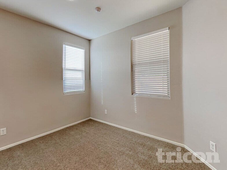 Building Photo - 18253 W Eva St