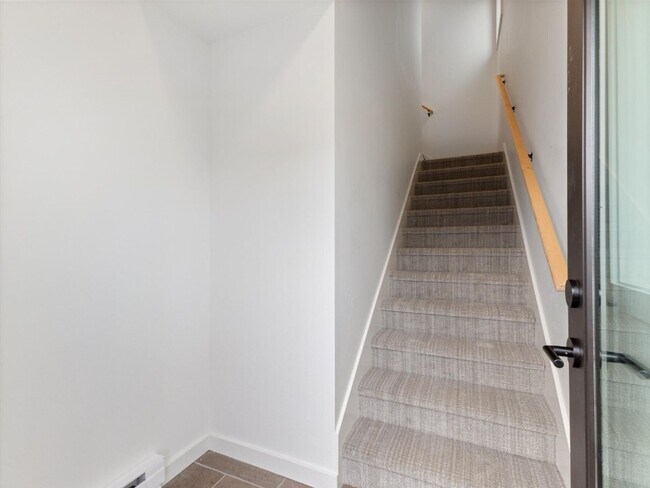 Building Photo - Beautiful New 1 Br 1 Ba in Gran Cielo