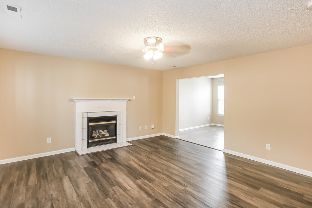 Building Photo - 5900 Hewitt Dr