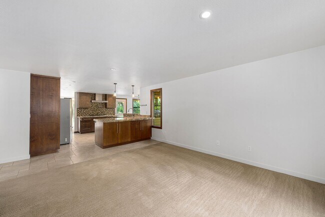 Building Photo - Spacious home in Lakemont Neighborhood!