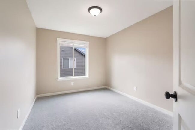 Building Photo - 2605 NE 131st Ct
