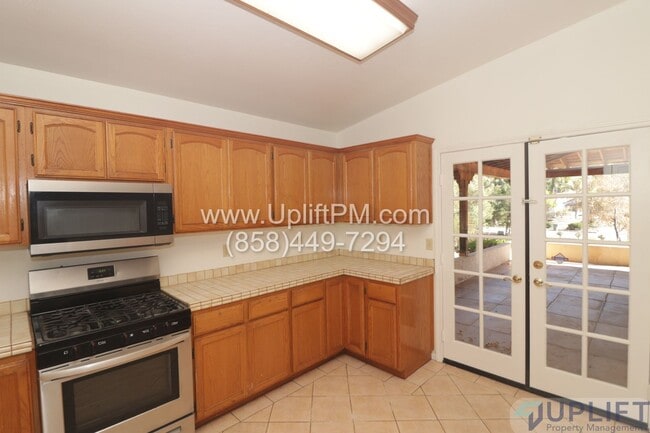 Building Photo - 4 Bedroom 2.5 Bath in San Diego Country Es...