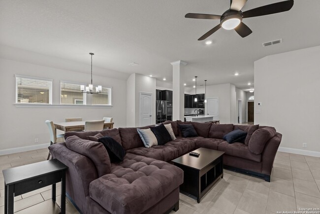 Building Photo - 1318 Tabuenfeld - Excellent, Clean Home, N...