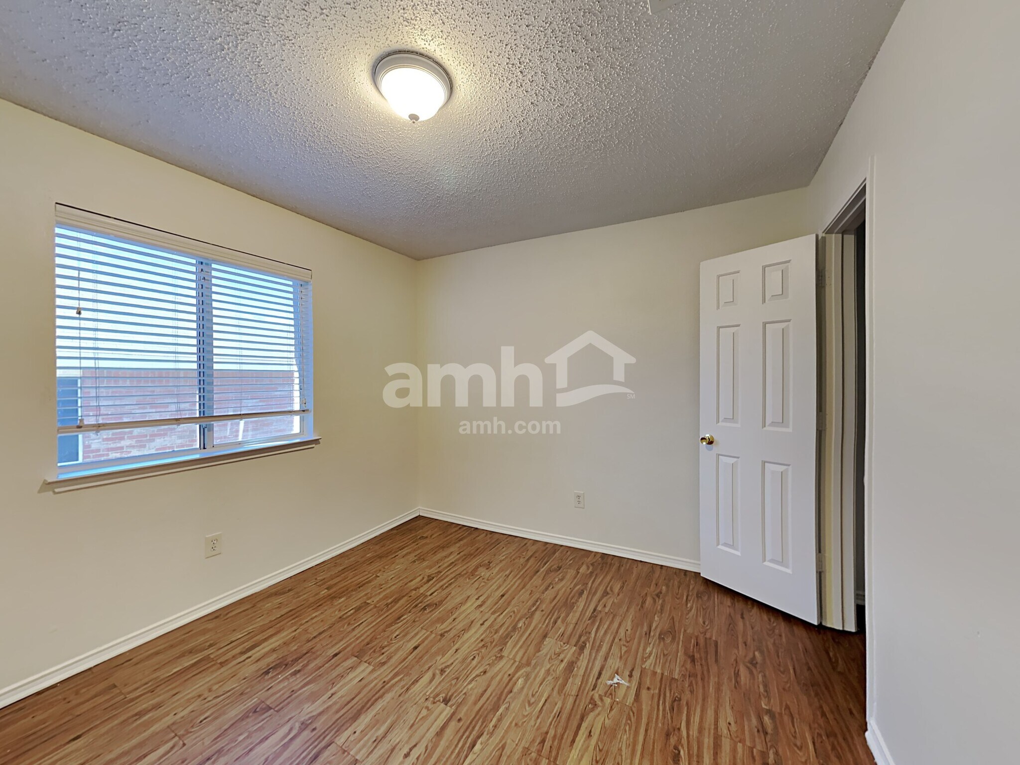 Building Photo - 1020 Chelsea Ln