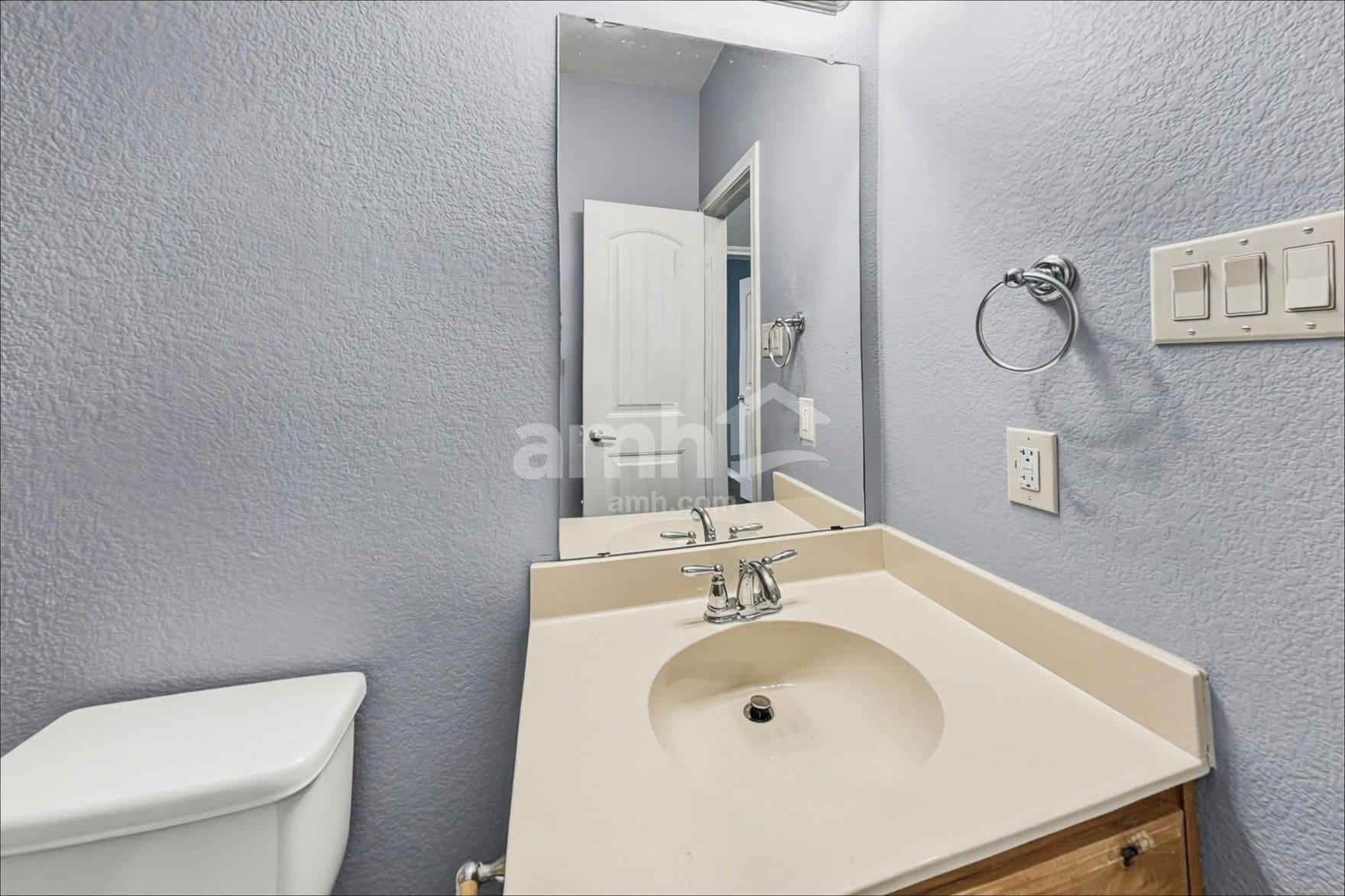 Building Photo - 3101 Hornbeam St
