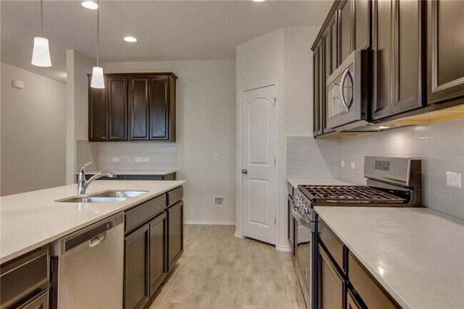 Building Photo - 6621 Hartlage St