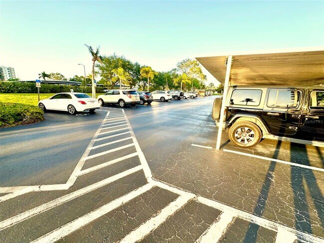 Building Photo - 690 Island Way