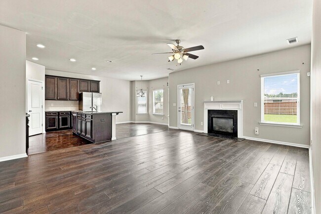 Building Photo - 636 Amrose Way