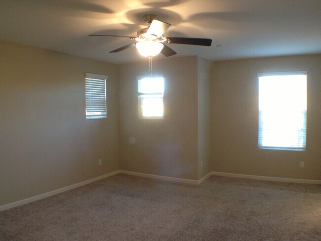 Building Photo - $2,300 Shepherd & Hwy 168, 3 Bedroom - N. ...