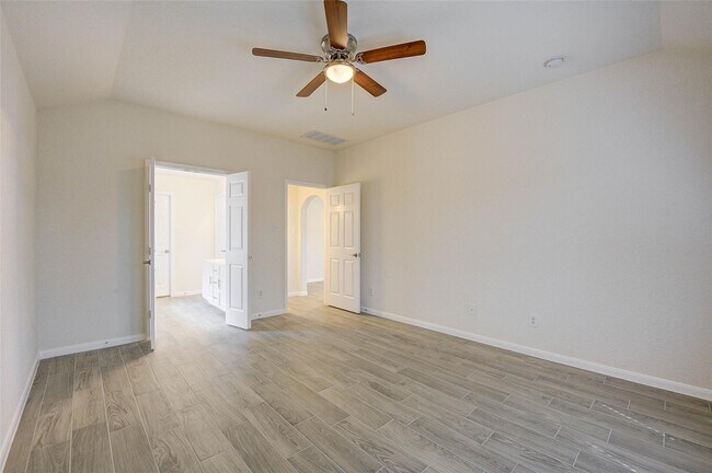 Building Photo - 32403 Cross Spring Park Ln