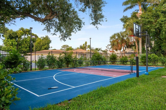 Building Photo - 612 Montezuma Dr